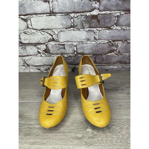 Re-Mix Classic Vintage Yellow Leather Round Toe Mary Jane Heels Women 7M US/38EU - Picture 2 of 16